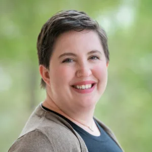 Liz Reynolds Headshot
