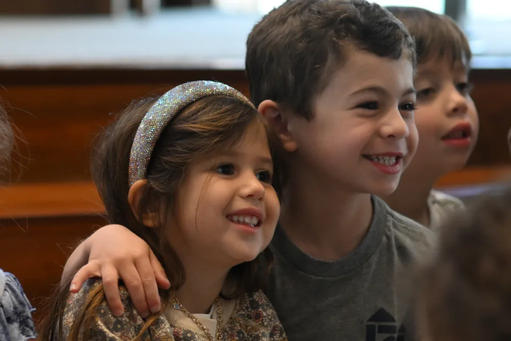 Children at Tot Shabbat